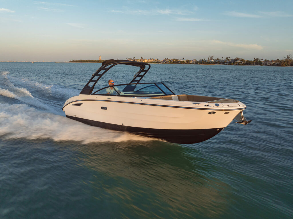 Sea Ray SDX bateau familial