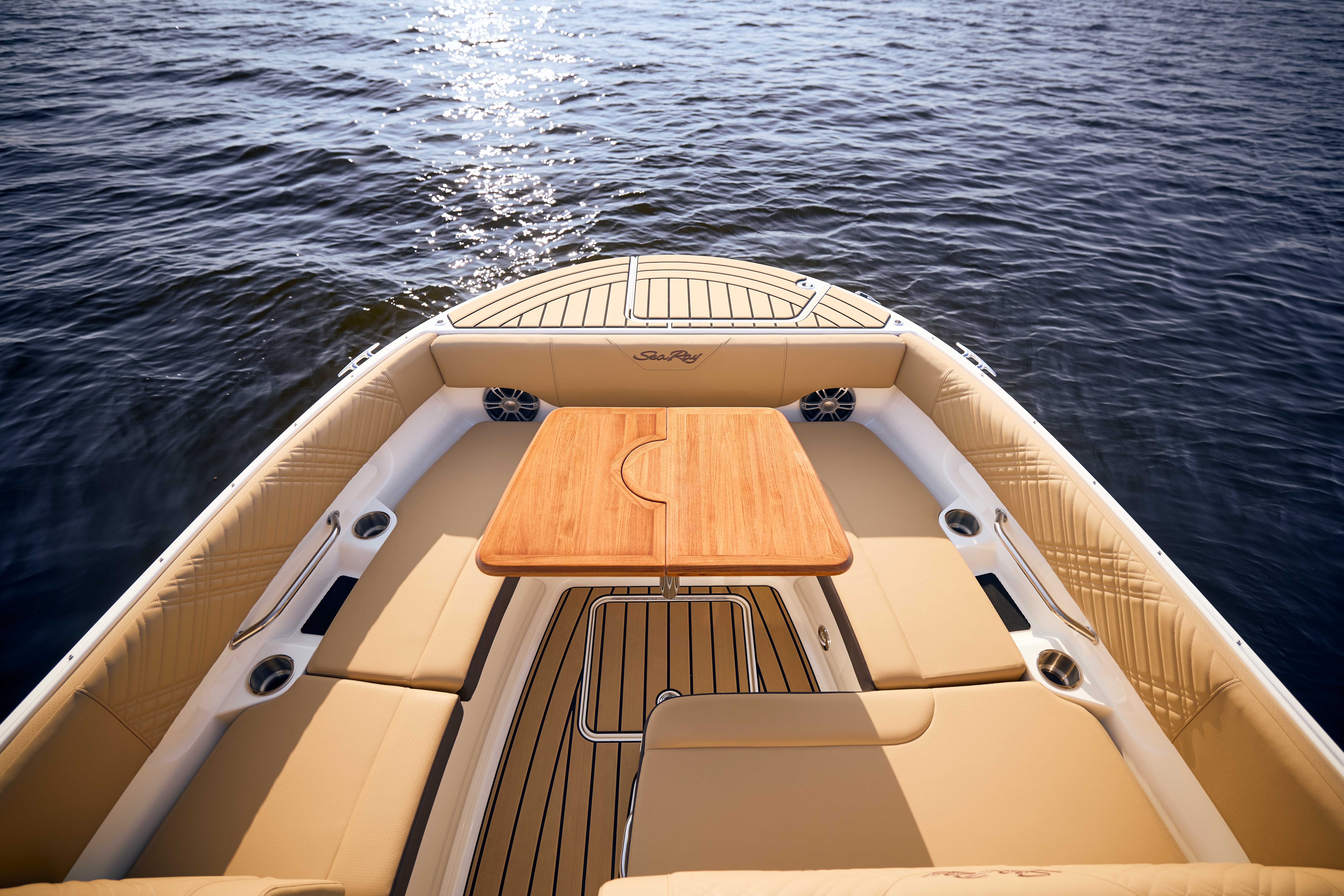 2026-SDX-270-Surf-SDS270-bow-seating-table-09088