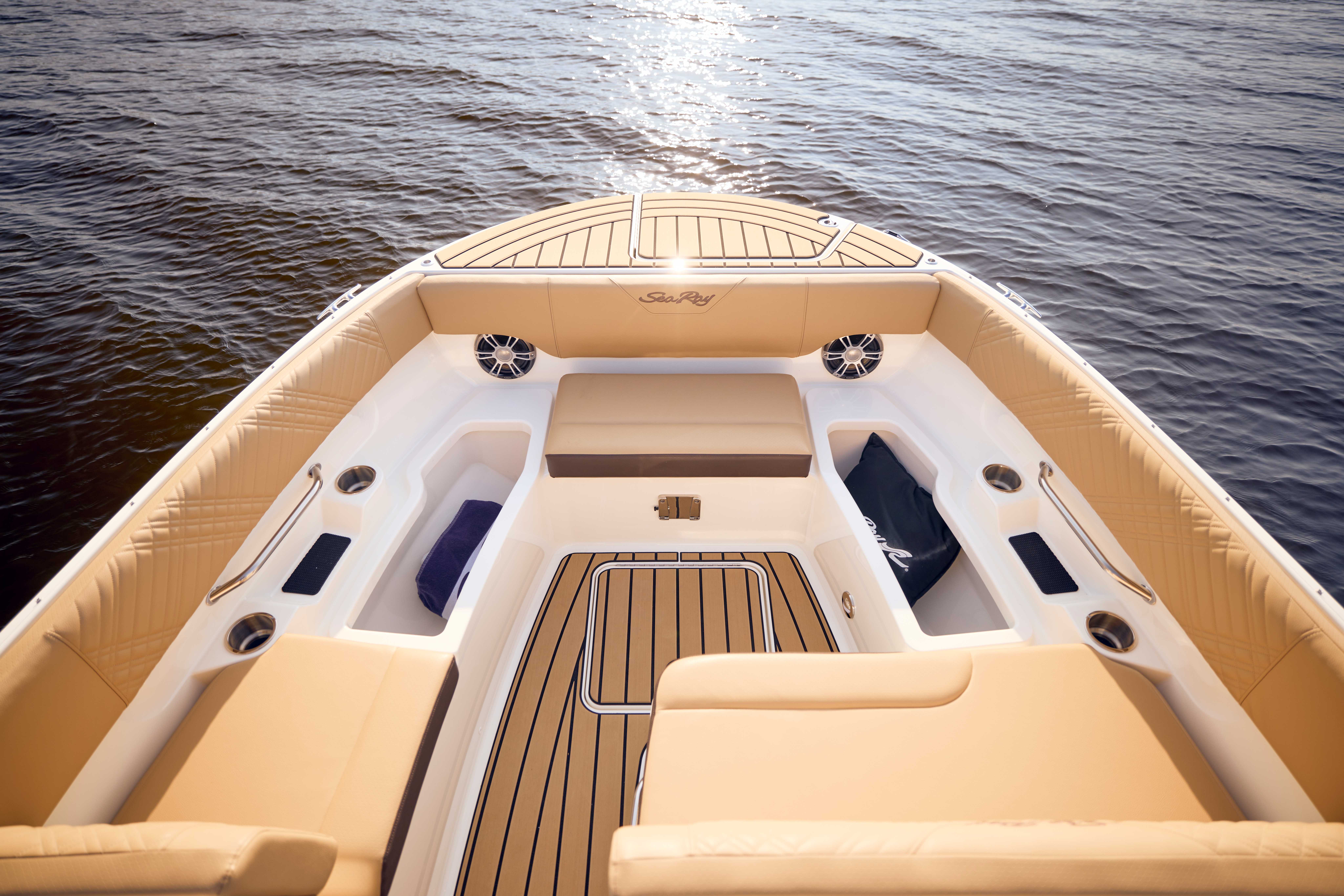 2026-SDX-270-Surf-SDS270-bow-storage-09256