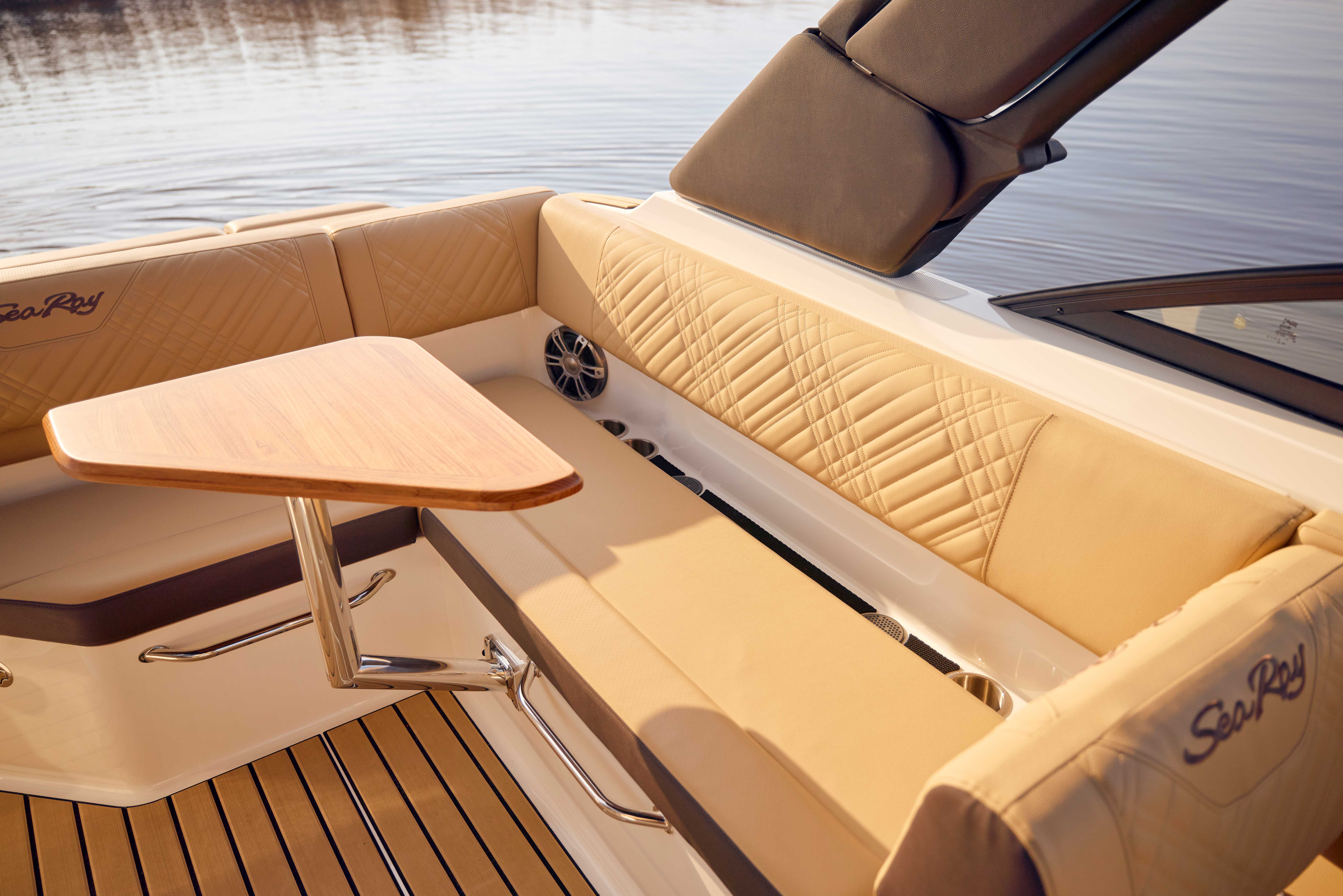 2026-SDX-270-Surf-SDS270-cockpit-seating-table-09536