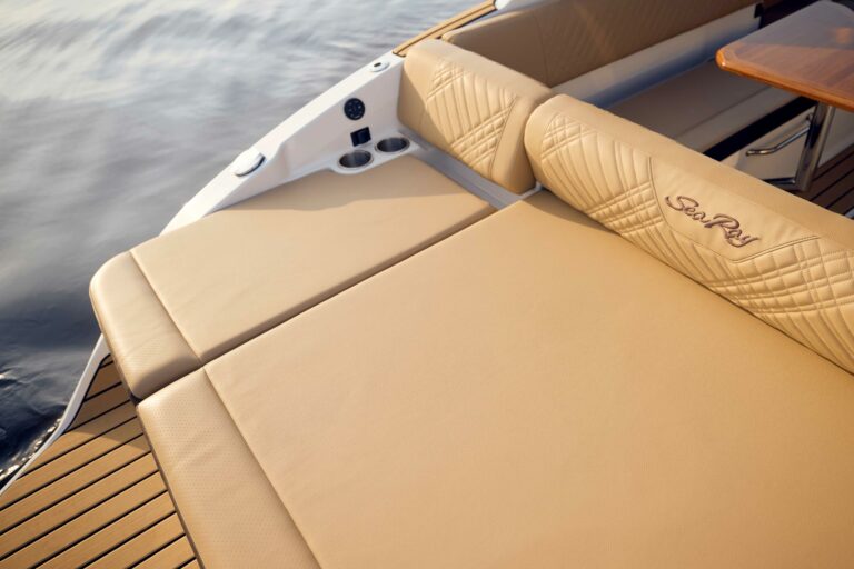 2026-SDX-270-Surf-SDS270-transom-sunpad-09955