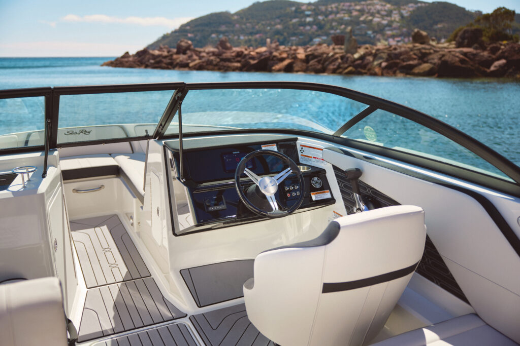 cockpit bateau Sea Ray SPX