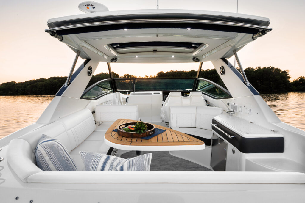 cockpit bateau Sea Ray Sundancer