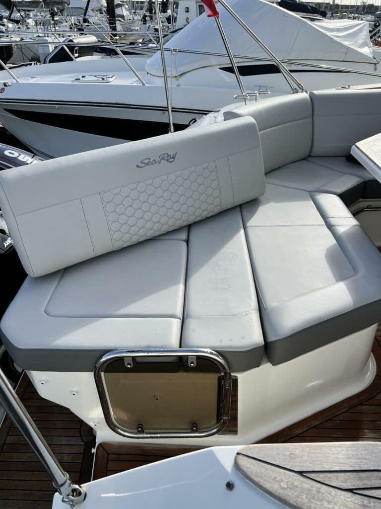 Sea ray 320 sundancer banquette
