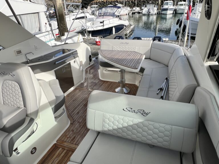 Sea ray 320 sundancer cockpit