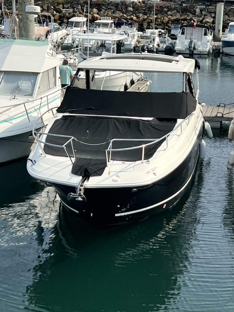 Sea ray 320 sundancer proue et bain de soleil avant